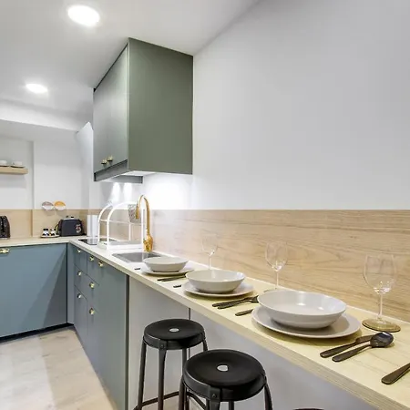 D.five Green Island In The Center Budapest