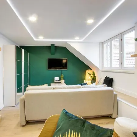 D.five Green Island In The Center Apartment *